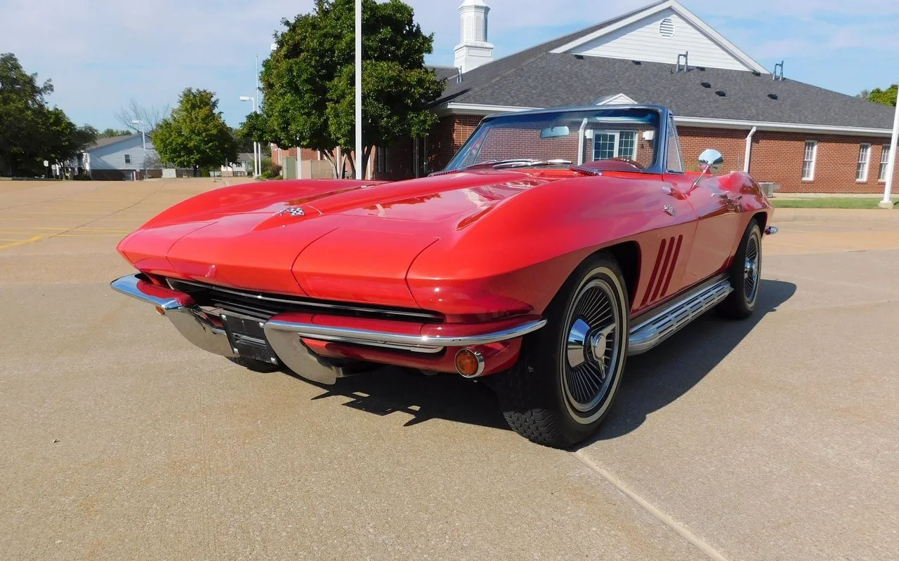 1965 Chevrolet Corvette Stingray Convertible — photo 1