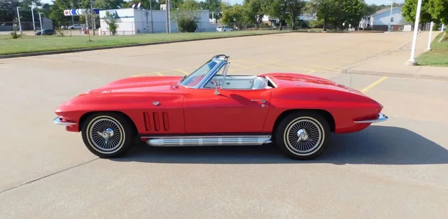 1965 Chevrolet Corvette Stingray Convertible thumbnail 4