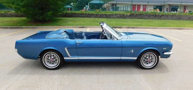 1965 Ford Mustang Convertible thumbnail 4