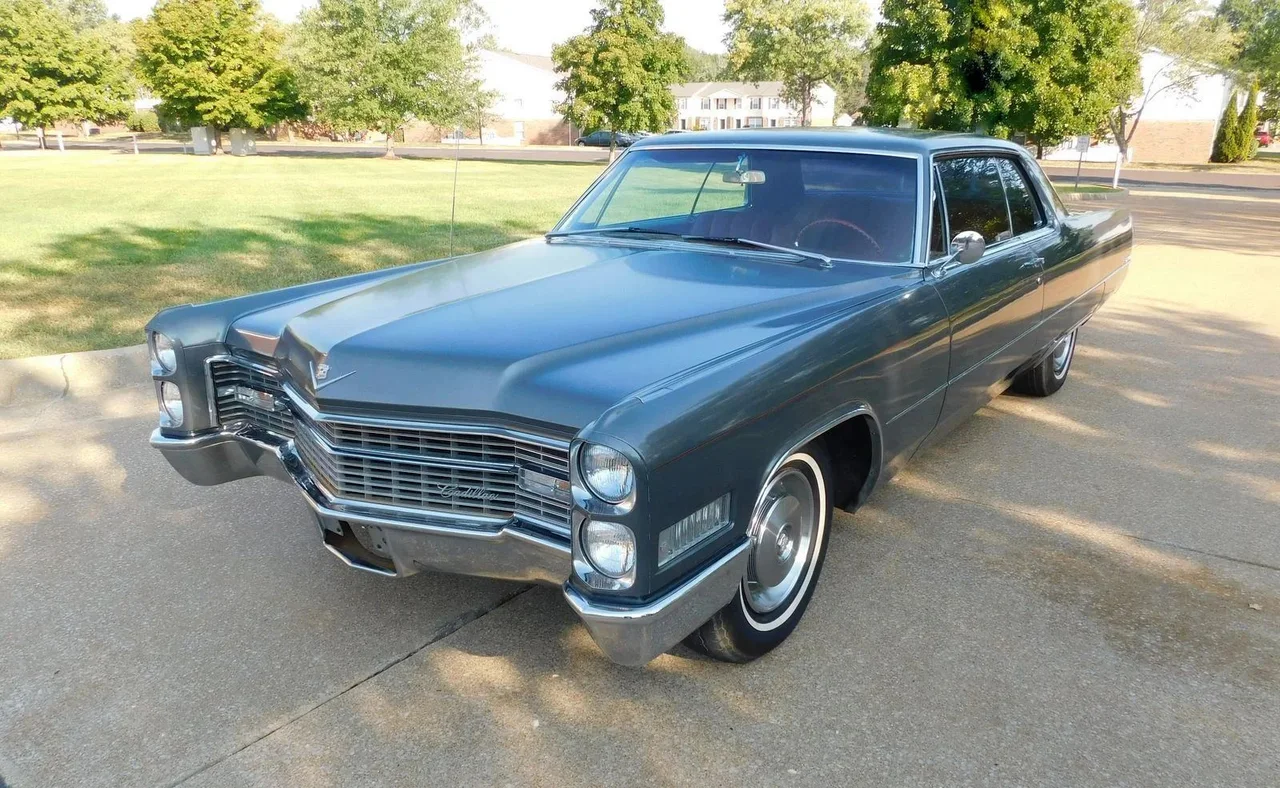1966 Cadillac Coupe de Ville — photo 1