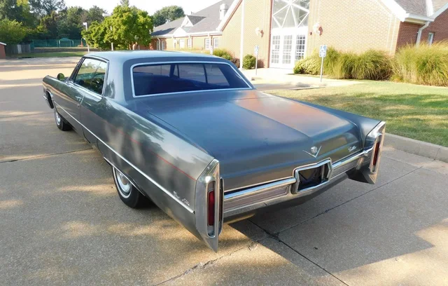 1966 Cadillac Coupe de Ville thumbnail 3