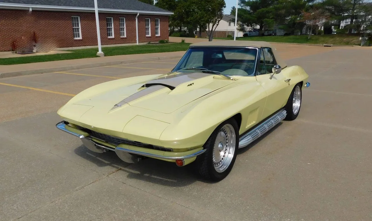 1967 Chevrolet Corvette Stingray Convertible — photo 1