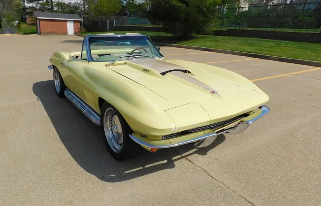 1967 Chevrolet Corvette Stingray Convertible thumbnail 2