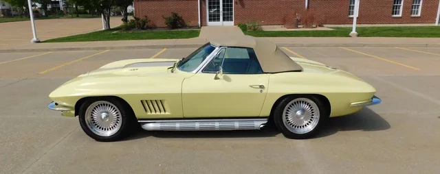 1967 Chevrolet Corvette Stingray Convertible thumbnail 4
