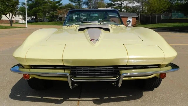 1967 Chevrolet Corvette Stingray Convertible thumbnail 5
