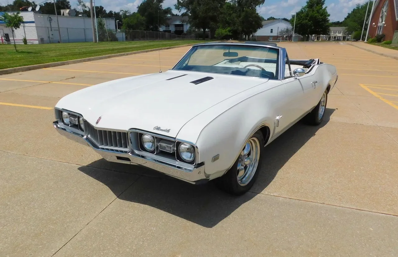 1968 Oldsmobile Cutlass Convertible — photo 1
