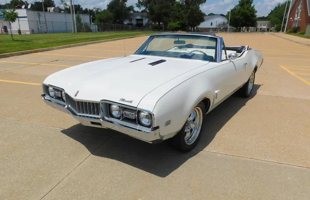 1968 Oldsmobile Cutlass Convertible thumbnail 1