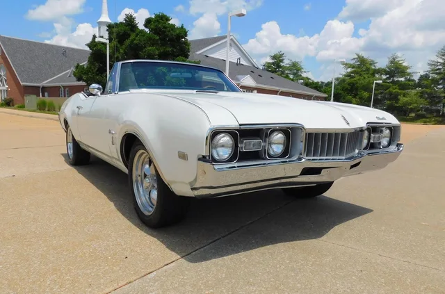 1968 Oldsmobile Cutlass Convertible thumbnail 2