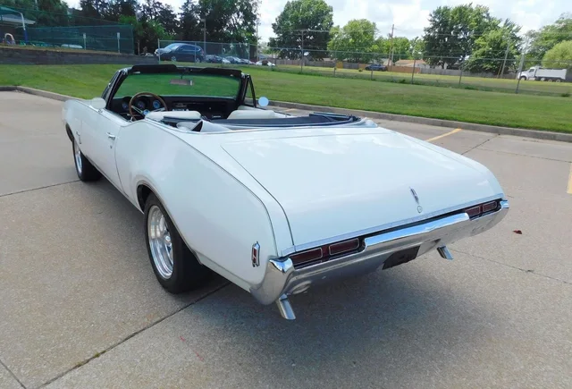 1968 Oldsmobile Cutlass Convertible thumbnail 3